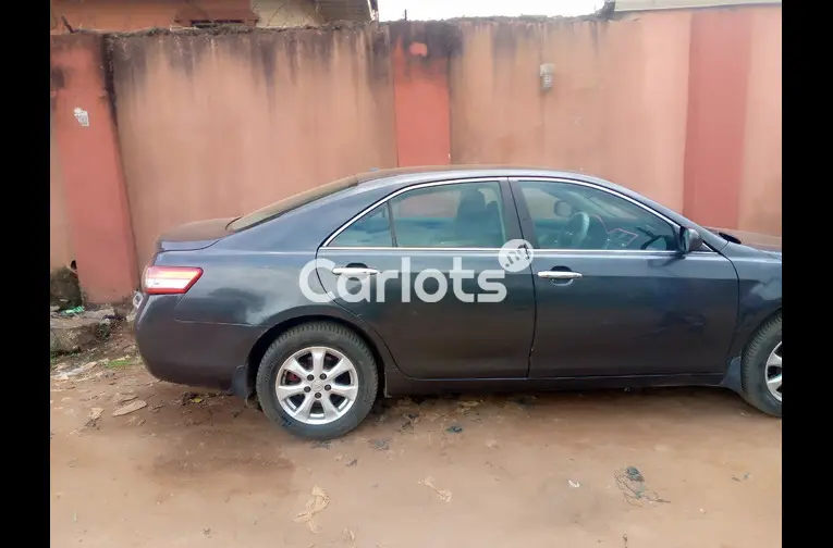 neatly used  Toyota Camry 2010